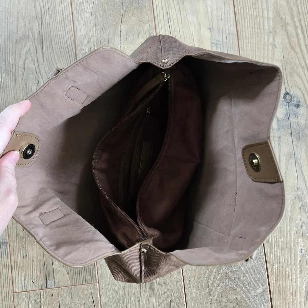 Bentley Leathers Inc. Mia & Luca Elegant Tan Women's Leather Bag - Picture 9 of 12